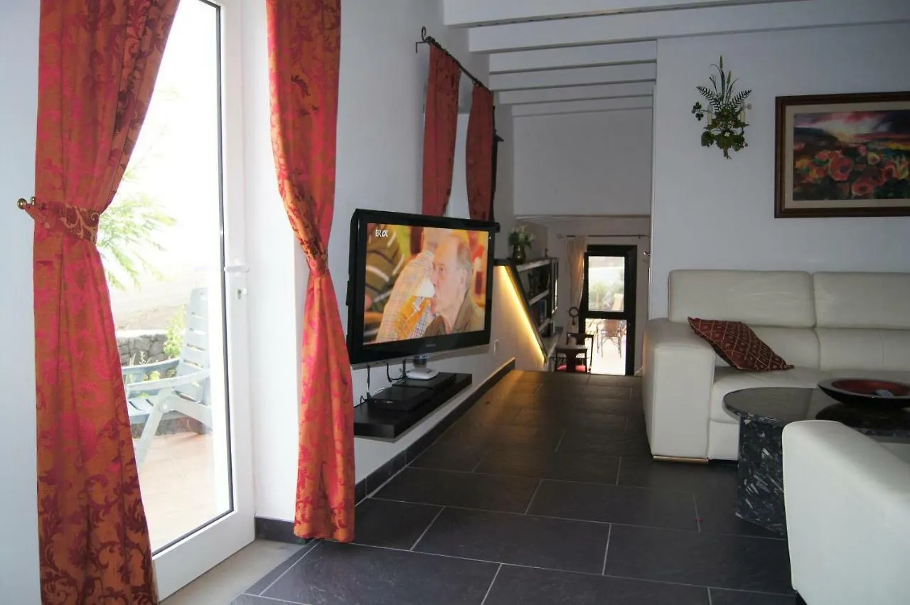 Castillo Lanzarote Villa Winni - Luxury Villa - Pet Friendly With Heated Pool La Asomada  Feriehus La Asomada (Lanzarote)